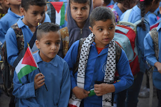 دعوات لطلاب مدارس الأونروا في لبنان لارتداء الرموز الوطنية غدًا