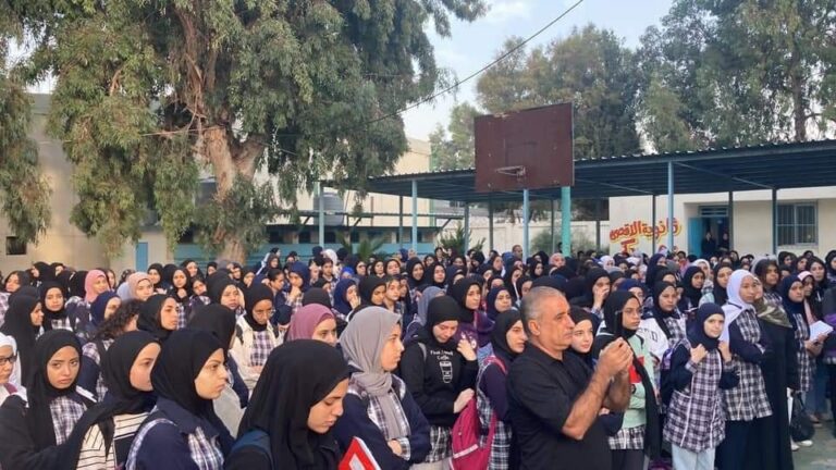 جدل في مخيم الرشيدية بعد دمج الطالبات والطلاب في ثانوية الأقصى