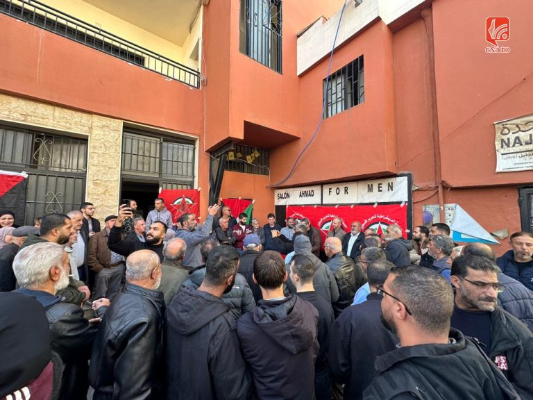 اعتصام في مخيم الجليل رفضًا لتقليص خدمات الأونروا