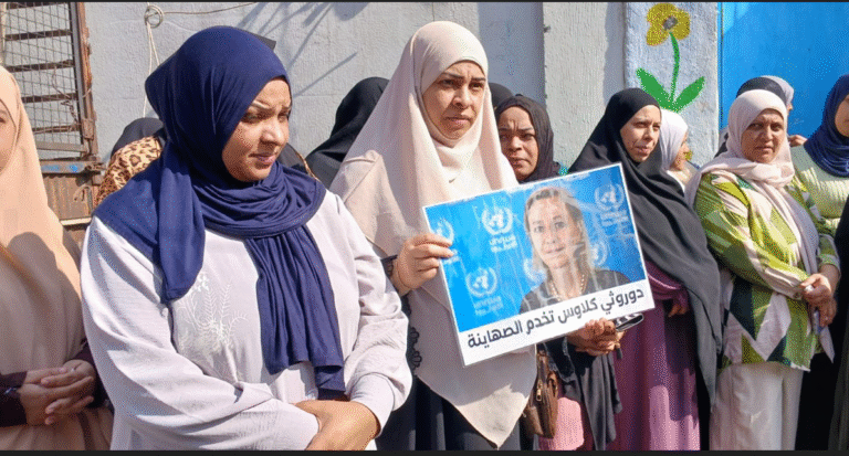 غضب في في مخيم البرج الشمالي على سياسة الأونروا