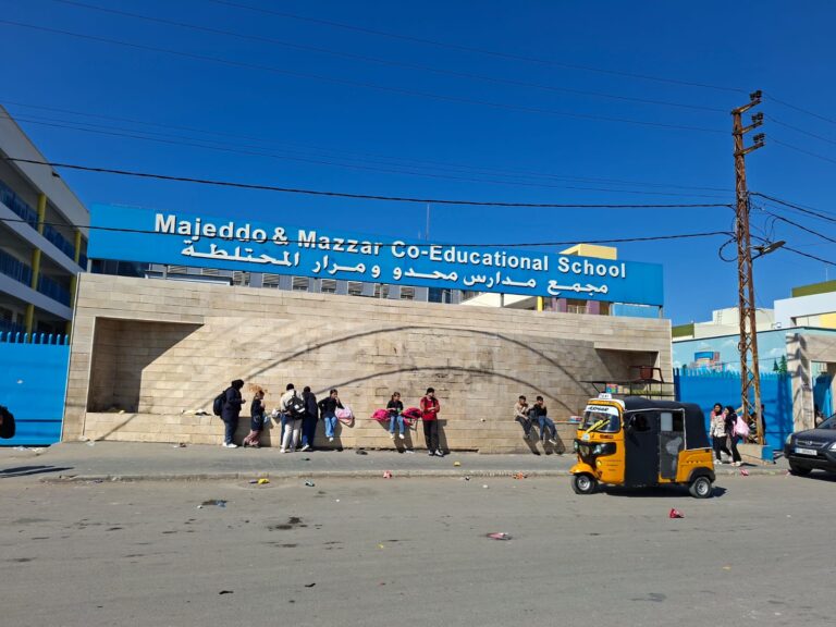 اللجنة الشعبية في مخيم نهر البارد تجول على مدارس الأونروا في المخيم