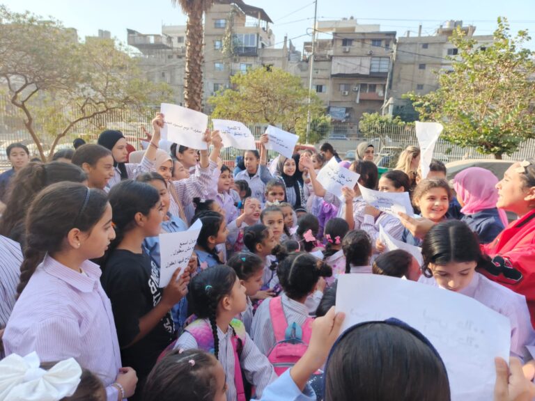 اعتصام في مخيم برج البراجنة احتجاجًا على اكتظاظ مدارس “الأونروا” وخطوات تصعيدية مرتقبة