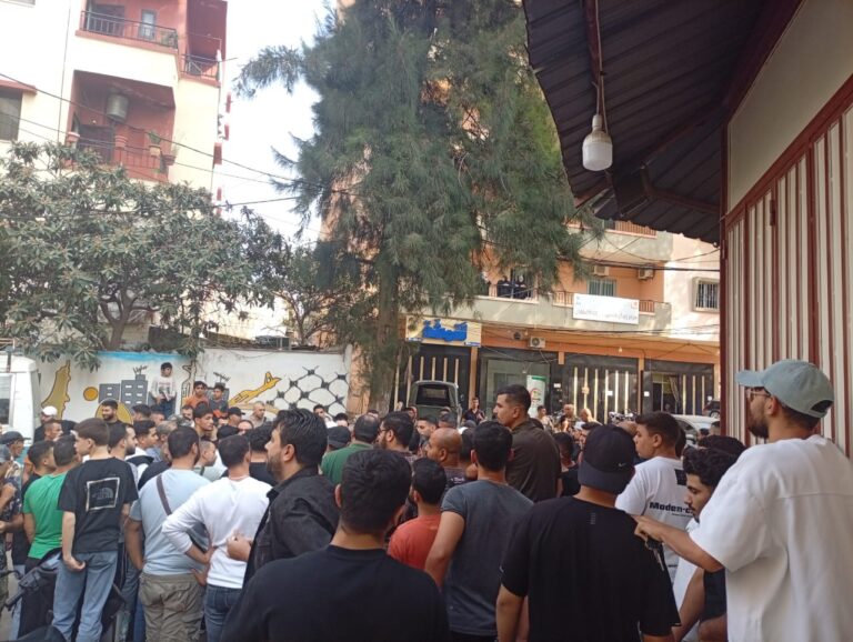 تصاعد الغضب في مخيّم البداوي.. احتجاجات على الإغلاق ومخاوف من مزيد من القيود