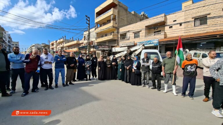 وقفة غضب في مخيم نهر البارد رفضًا للقرار الأمريكي حول غزة