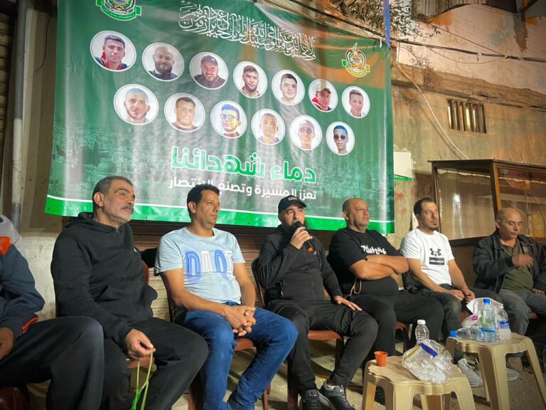 اللجنة الدعوية في مشاريع الهبة تكرّم عوائل شهداء مخيم عين الحلوة