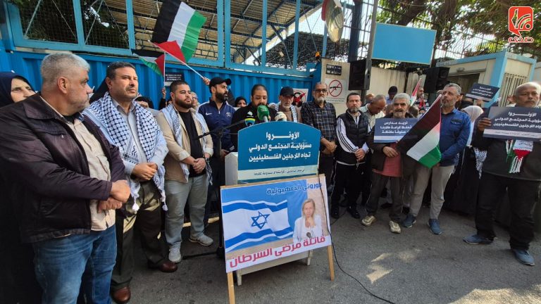 اعتصام أمام مكتب الأونروا احتجاجاً على تهميش حقوق اللاجئين