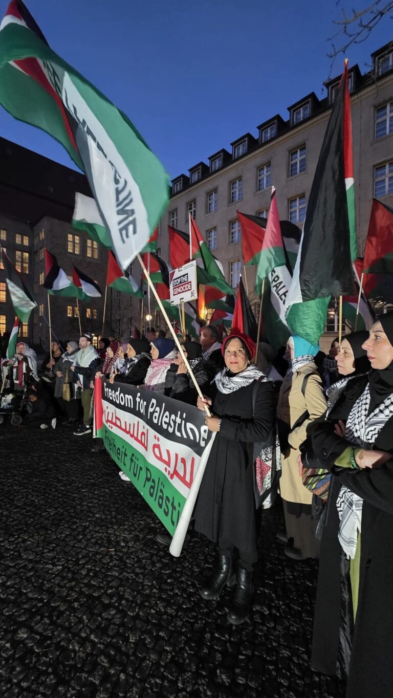 وقفة تضامنية في برلين للمطالبة بوقف الاعتداءات على غزة والضفة الغربية