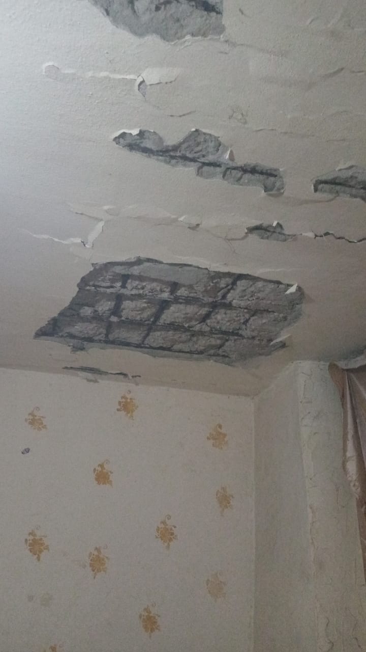 سقوط جزء من سقف منزل في مخيم عين الحلوة