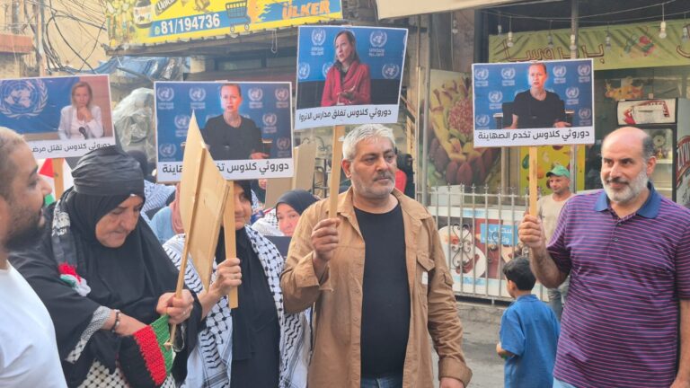 المتظاهرون في مخيم عين الحلوة يتهمون مديرة الأونروا في لبنان بتنفيذ مشروع يخدم الاحتلال