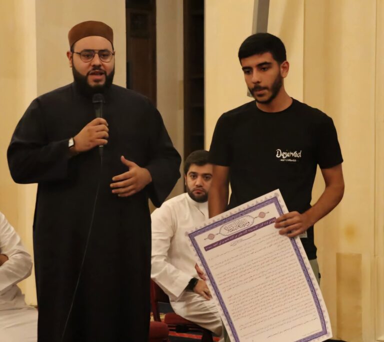 عبد الله الشهابي ابن مخيم البرج الشمالي يسرد القرآن الكريم على جلسة واحدة