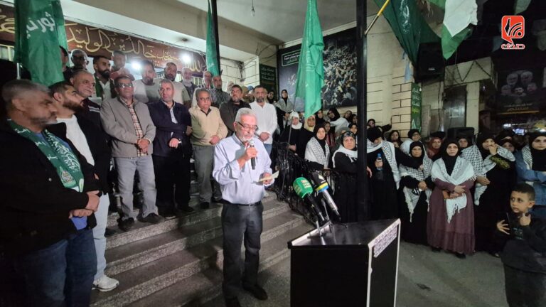 وقفة في عين الحلوة رفضا للهيمنة الأمريكية على غزة