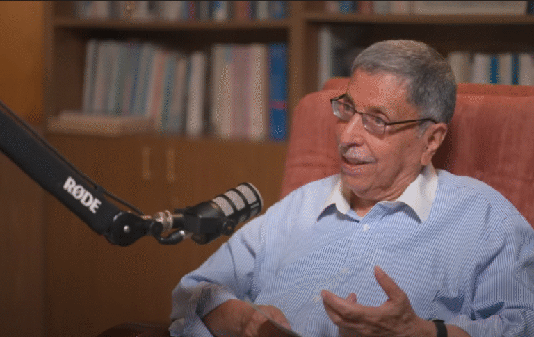 المخيمات الفلسطينية في لبنان: نزع السلاح، حقوق اللاجئين، والعودة