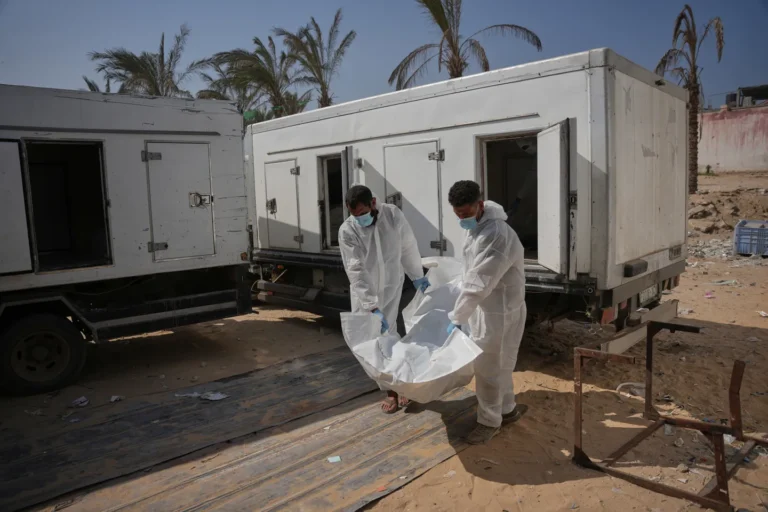 30 جثماناً لشهداء استلمتهم وزارة الصحة في غزة من الاحتلال بلا ملامح إثر التعذيب