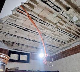 سقوط أجزاء من منزل عائلة أبو صهيون في مخيم البص