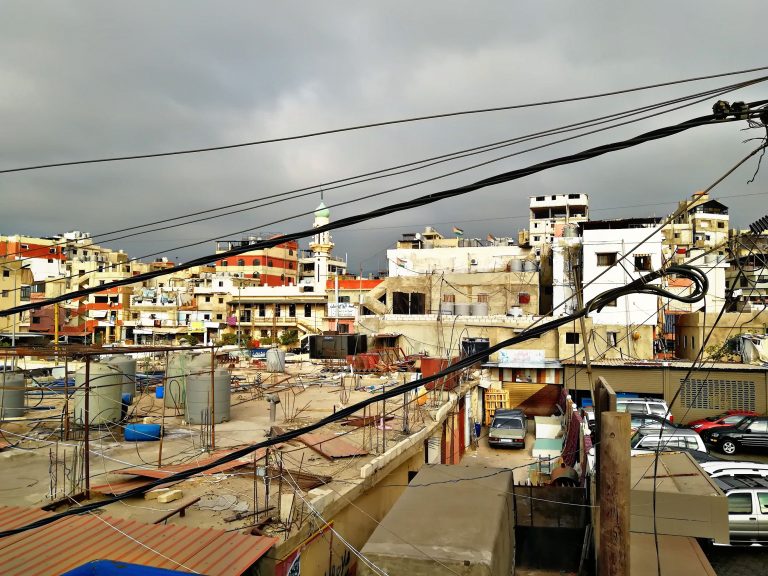 الحياة في زواريب الموت.. رحلة في وجع مخيم برج البراجنة