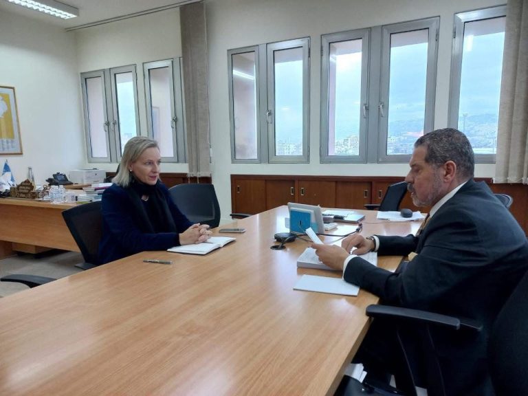 غضب في مخيمات لبنان بعد تصريحات ياسر عباس