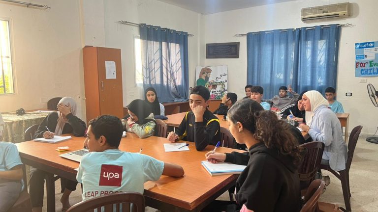 الدروس الخصوصية : أعباء إضافية يتكبدها الفلسطينيون في لبنان