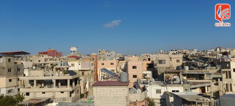 مخيم البرج الشمالي.. حياة بين الأسلاك العشوائية والمباني المتصدعة