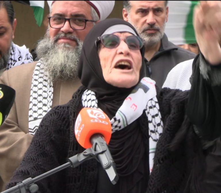 لا ركوع ولا تنازل.. لاجئة فلسطينية توجه صرخة غضب ضد سياسات الأونروا