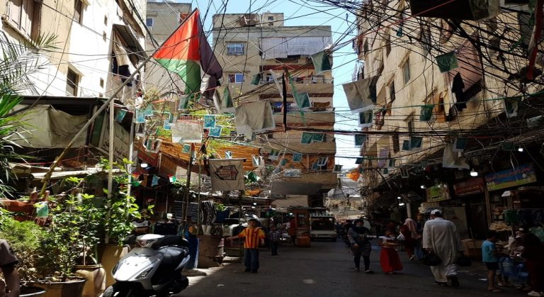 مطالبات بحل لمشكلة طوفان المياه في مخيم البداوي