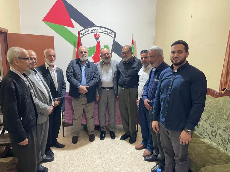 حماس تبحث مع قيادة الصاعقة التطورات الفلسطينية