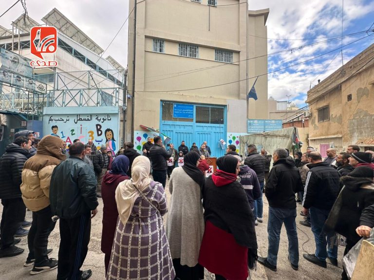 اعتصام في مخيم الجليل احتجاجًا على سياسات وكالة الأونروا