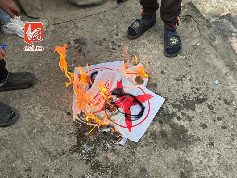 دولارات كلاوس لمسؤول فلسطيني على مائدة السفارة