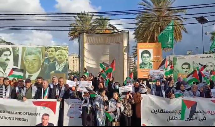 وقفة تضامنية في مدينة صيدا مع الدكتور حسام أبو صفية