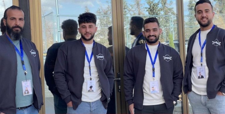 شباب فلسطين.. مبرمجون برتبة مبدعين في الأردن