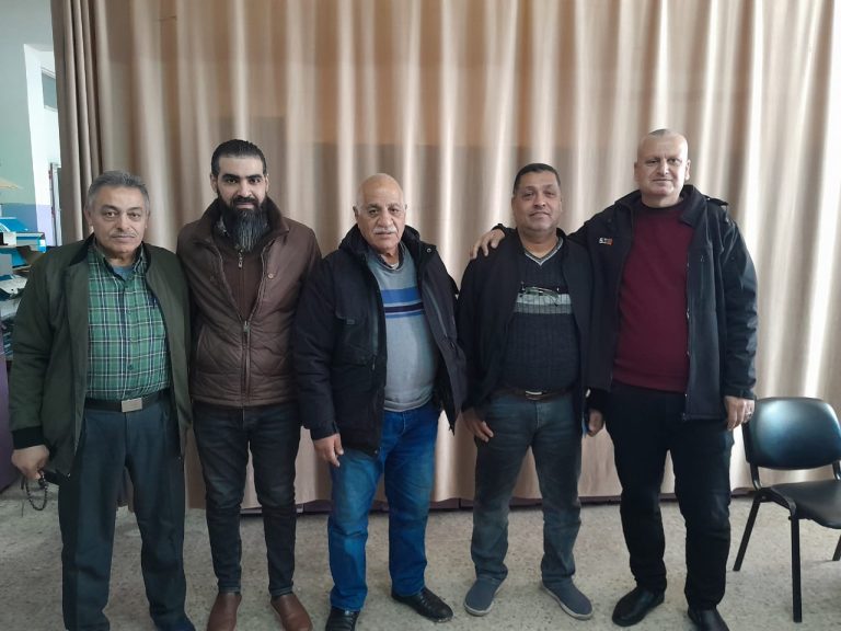 اللجنة الشعبية تتفقد مدارس الأونروا في مخيم البرج الشمالي