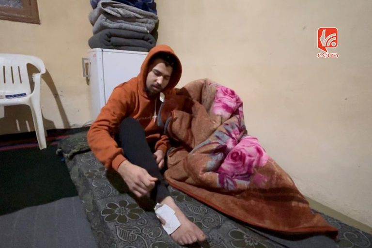 جرح السكري… عائلة نازحة تصارع المرض والفقر في مخيم الجليل