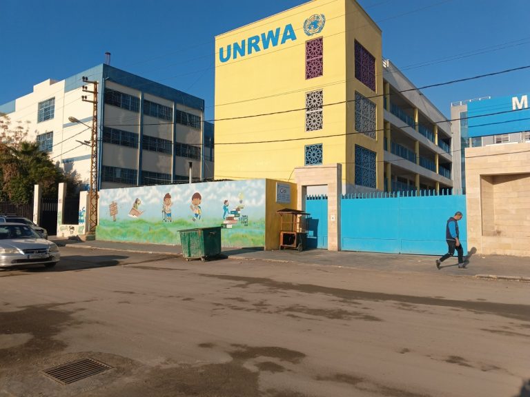 مدرسة المنارة بلا كهرباء خلال الدوام المدرسي