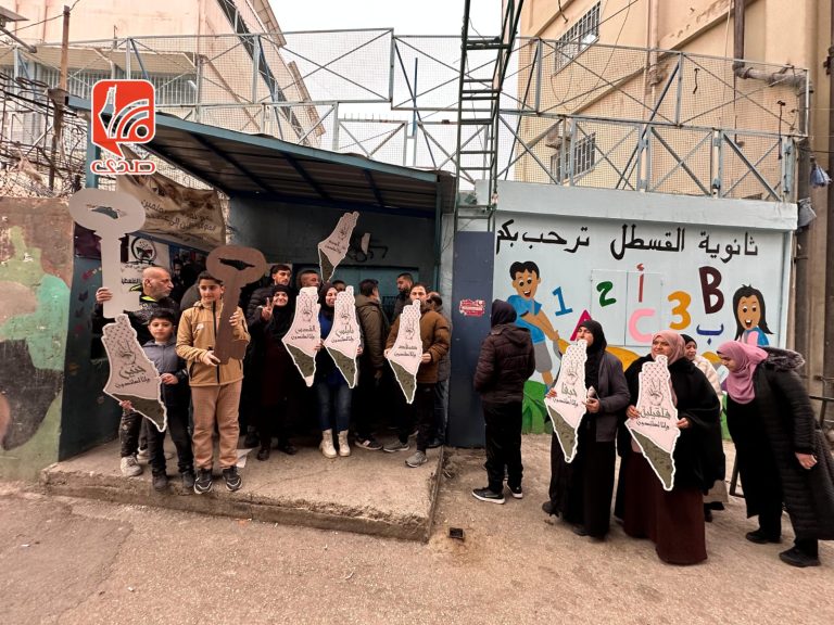 وقفة في مخيم الجليل رفضاً لحذف الأونروا اسم فلسطين من كتب الجغرافيا