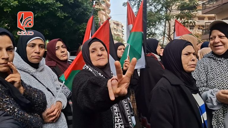 اعتصام أمام مكتب الأونروا في شمال لبنان رفضًا لتقليص الخدمات