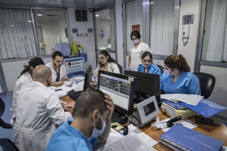 وعود التعديل تضع مئات الممرضين الفلسطينيين في مربع الانتظار