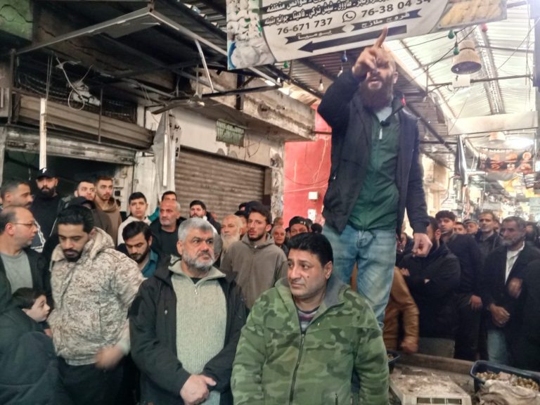 وقفة احتجاجية لأصحاب المحال في سوق مخيم عين الحلوة