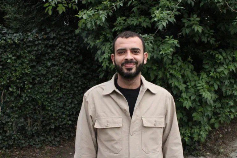 اليونان تعتقل منسّق “صامدون” في أوروبا