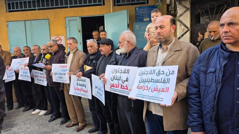 اعتصام في مخيم المية ومية رفضًا لتقليصات الأونروا