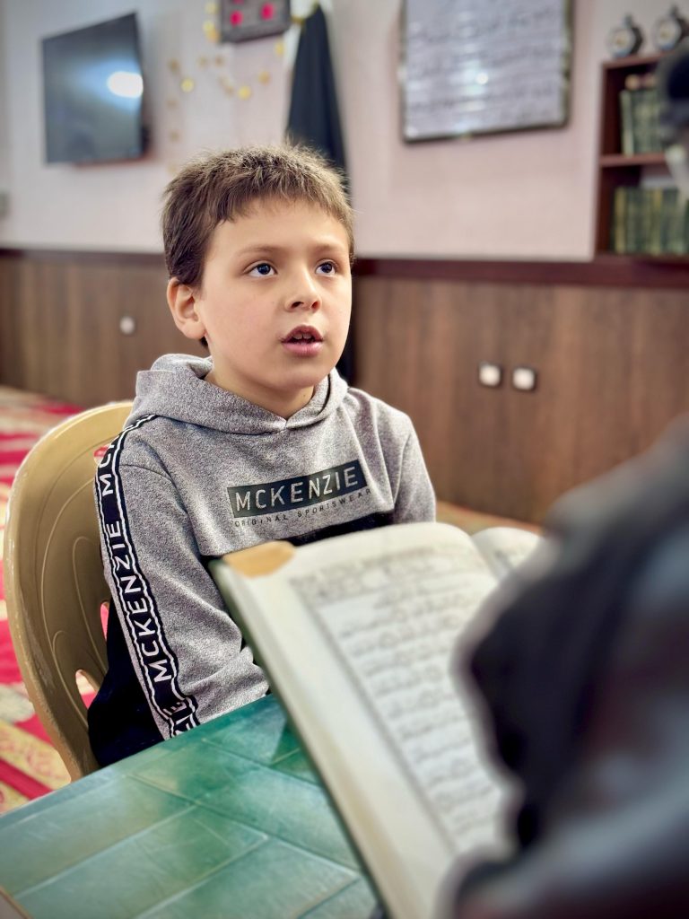 أضخم تظاهرة قرآنية في المخيمات وفاء للقائد المربي فتح شريف” أبو الأمين”