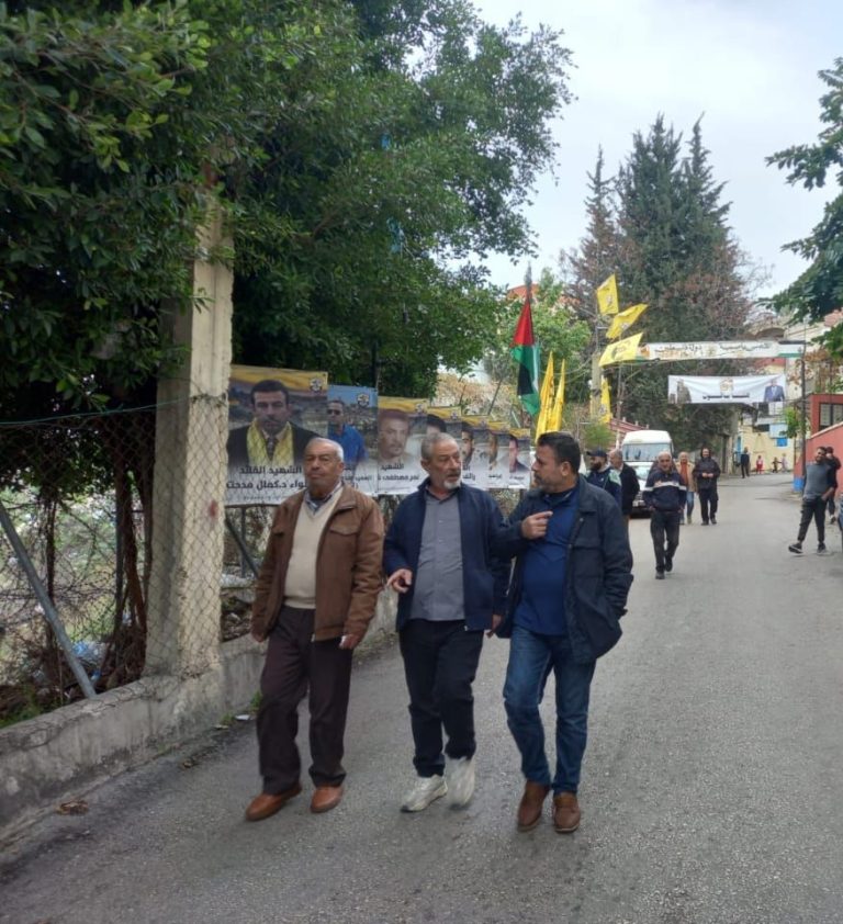 اللجان الشعبية وفعاليات مخيم المية ومية تتابع أزمة المياه وتقوم بقطع التمديدات الخارجة عن المخيم