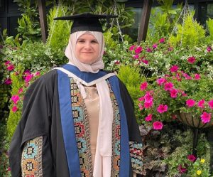 شابة فلسطينية تزرع الأمل في أزقة المخيم وتحصده في لندن