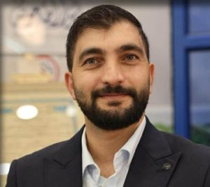 فلسطيني يفوز بالمركز الأول في مسابقة الخط العربي التي نظمتها جامعة الدول العربية