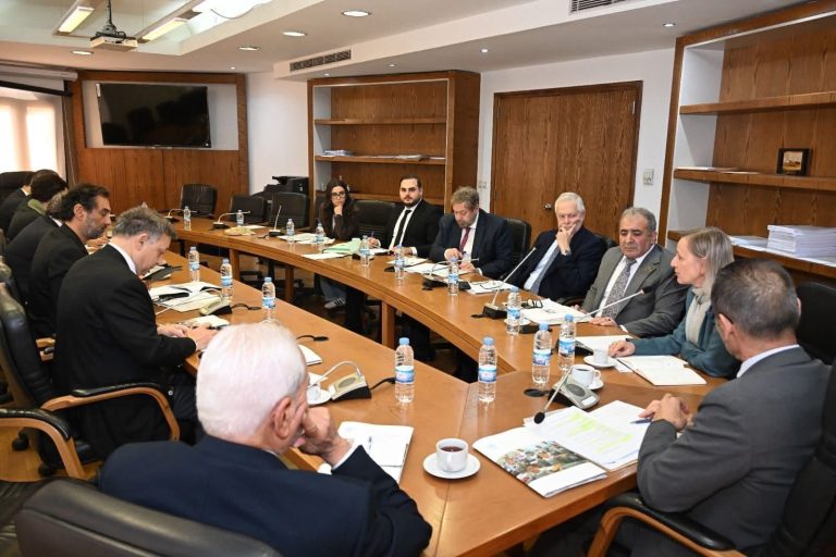 تقليص تمويل الأونروا على طاولة لجنة الشؤون الخارجية