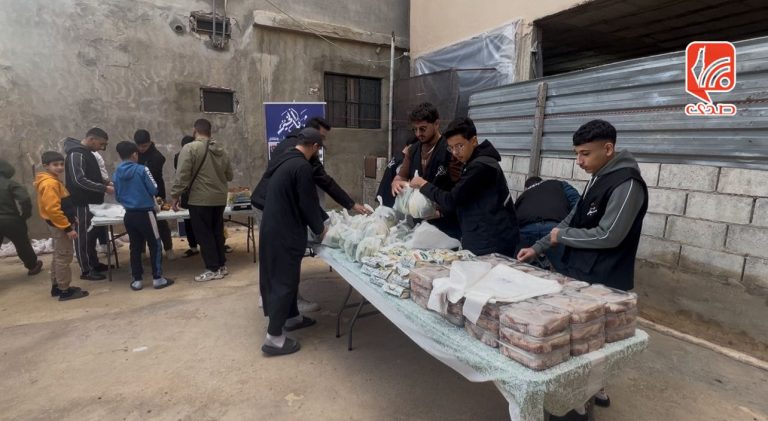 “من بيتك لبيت جارك”… حملة شباب الخير تواصل دعم 250 عائلة في مخيم البص