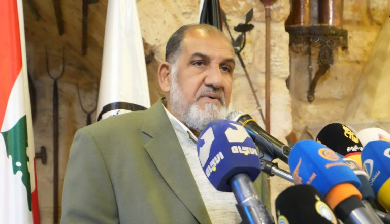 قيادي في حماس: على الأونروا القيام بمسؤولياتها اتجاه النازحين في مدرستي بيت جالا وبيرزيت