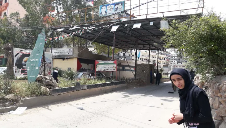 نزوح ٢٣٠ عائلة فلسطينية إلى مخيم البداوي وسط أزمة إغاثية حادة