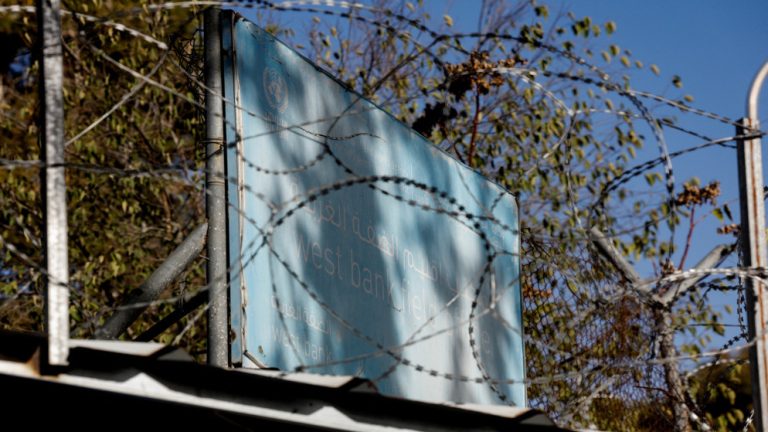 مفوض جديد للأونروا ومطالبات فلسطينية بإلغاء قرارات لازاريني التعسفية