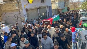 مخيم البرج الشمالي يزف الشهيد ربيع حليحل بموكب مهيب