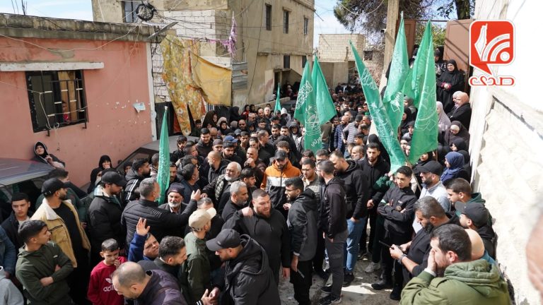 تشييع مهيب للشهيدين كعوش وعبد السلام في مخيم المية ومية