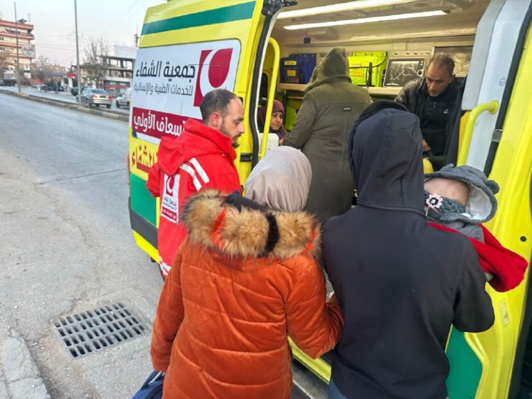 نزوح عائلات فلسطينية من بلدة دورس إلى مخيم الجليل بعد إنذار بالإخلاء